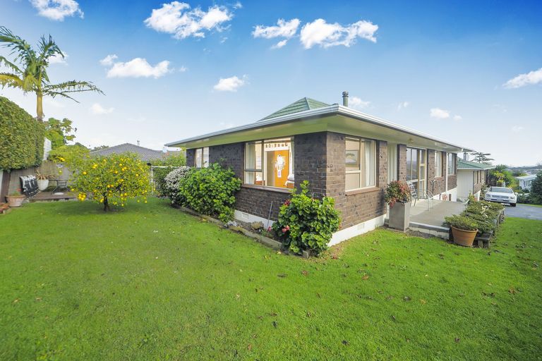 Photo of property in 2/13 Waitaki Street, Henderson, Auckland, 0612