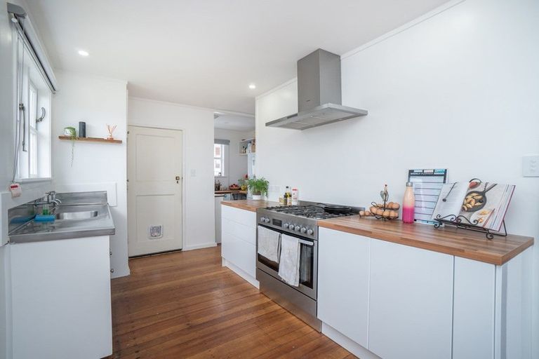 Photo of property in 6 Andrew Avenue, Roslyn, Palmerston North, 4414