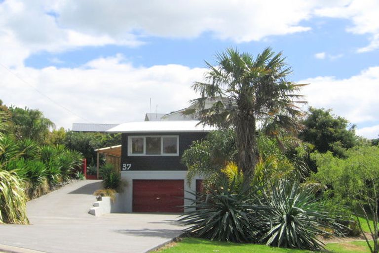 Photo of property in 37 The Crescent, Waihi Beach, 3611