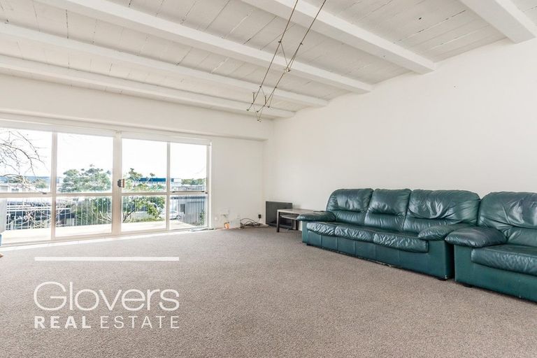 Photo of property in 10 Captain Scott Road, Glen Eden, Auckland, 0602