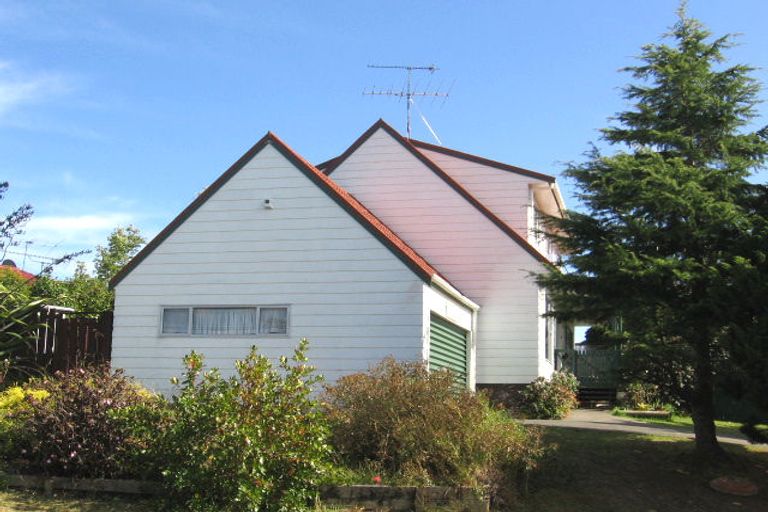 Photo of property in 2 Titiwai Place, Birkenhead, Auckland, 0626