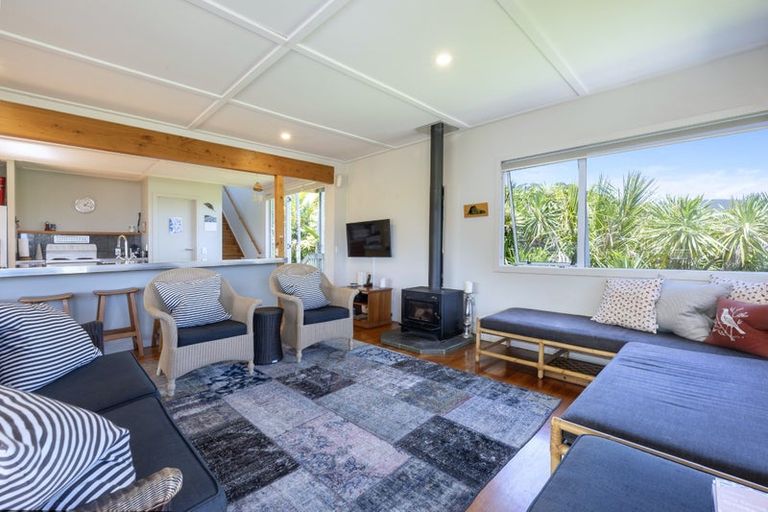 Photo of property in 61 Garden Road, Piha, 0772