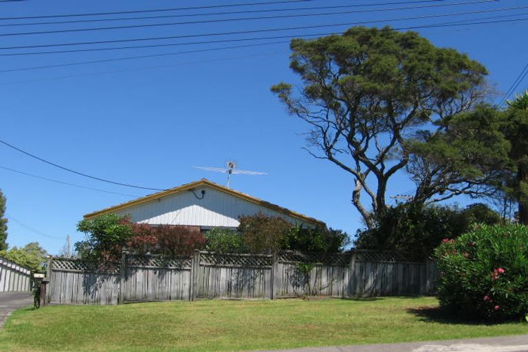 Photo of property in 1/6 Dallinghoe Crescent, Milford, Auckland, 0620
