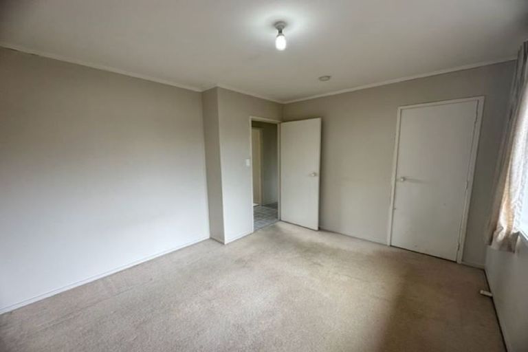Photo of property in 10 Jillteresa Crescent, Half Moon Bay, Auckland, 2012