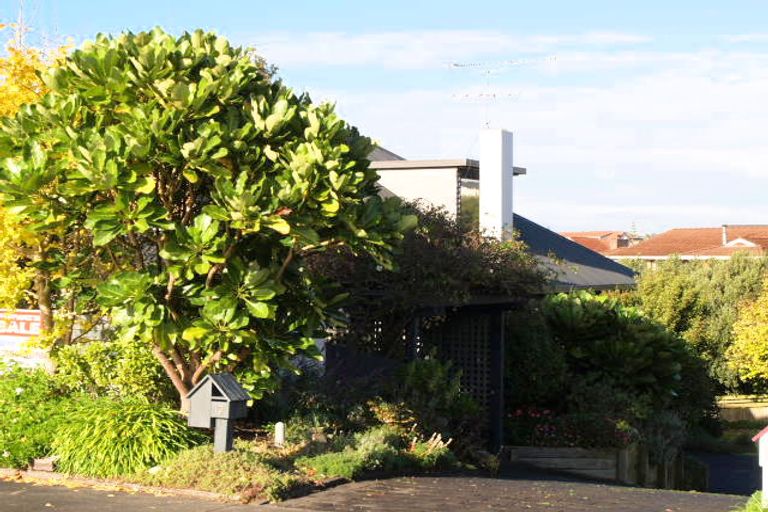 Photo of property in 17 Stevenson Way, Cockle Bay, Auckland, 2014