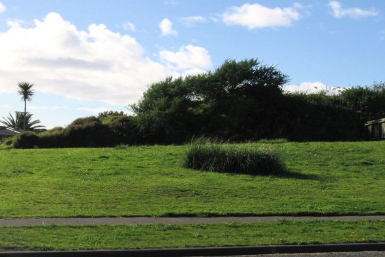 Photo of property in 5 Trig Hill Terrace, Waikanae Beach, Waikanae, 5036