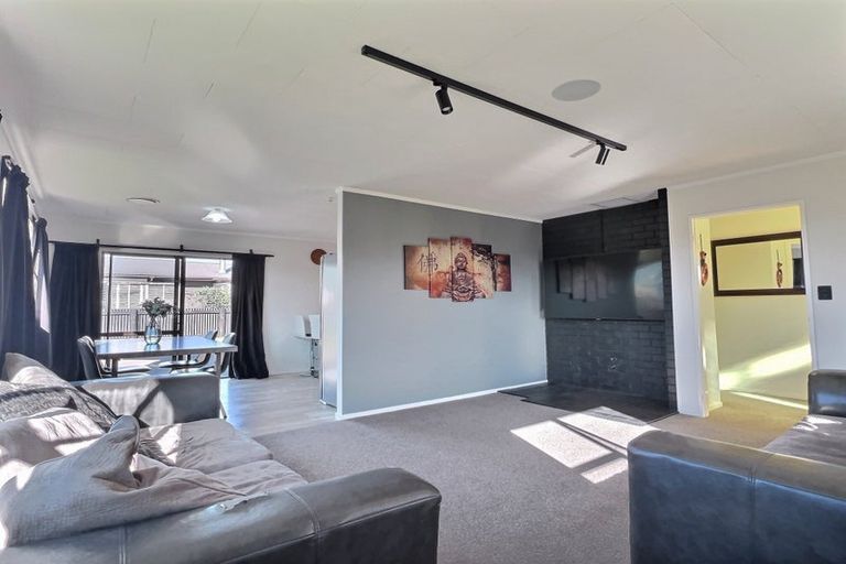 Photo of property in 18 Reeves Street, Waikanae Beach, Waikanae, 5036