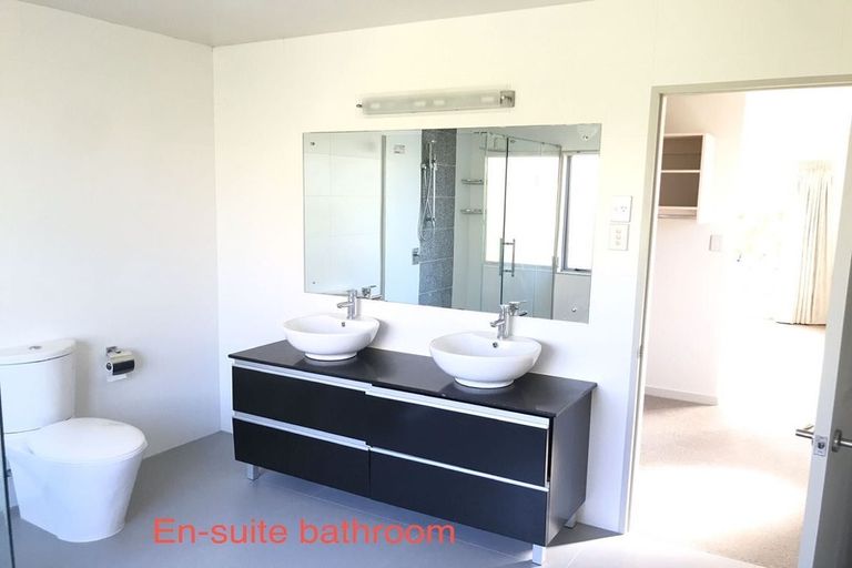 Photo of property in 11 Mana Lane, Pinehill, Auckland, 0632