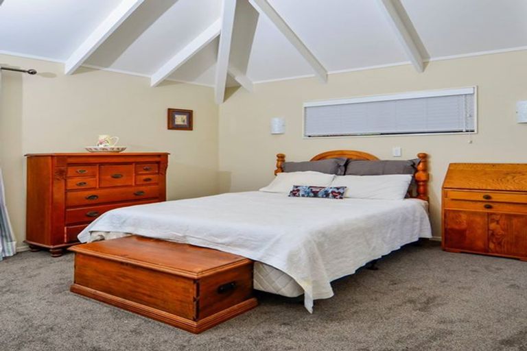 Photo of property in 2/23 Sunnynook Road, Forrest Hill, Auckland, 0620