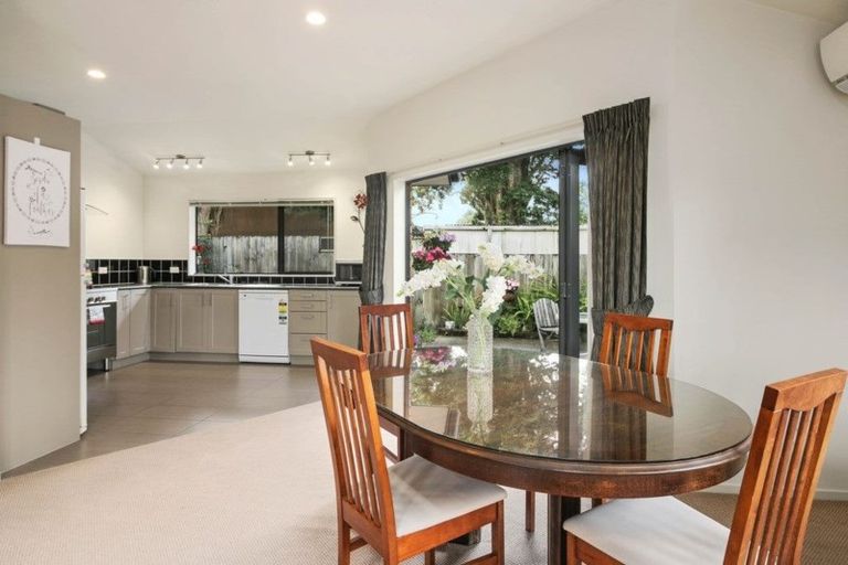 Photo of property in 15a Callis Avenue, Opaheke, Papakura, 2113