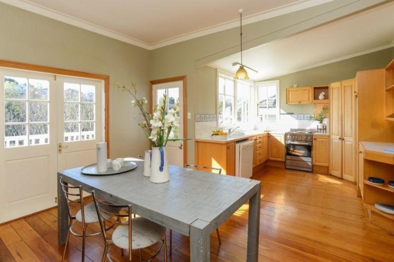 Photo of property in 5 May Avenue, Hospital Hill, Napier, 4110