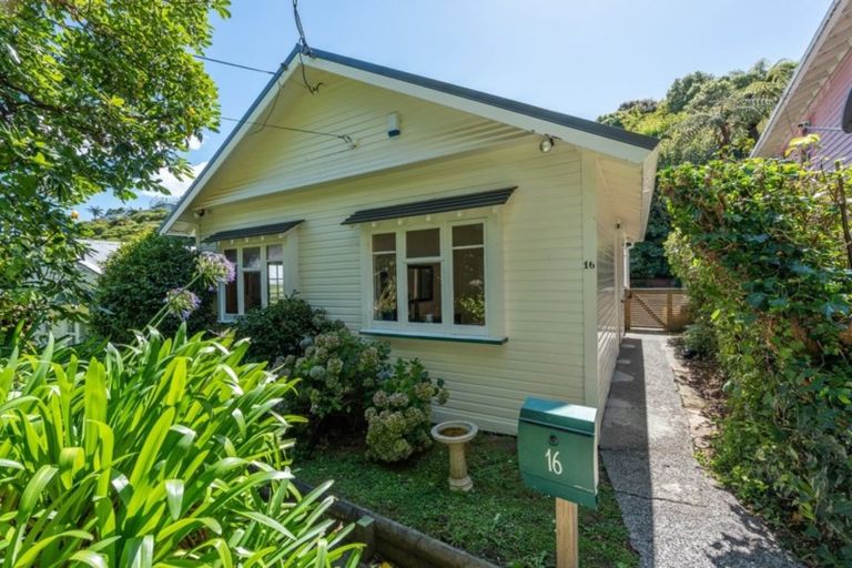Photo of property in 16 Albemarle Road, Northland, Wellington, 6012