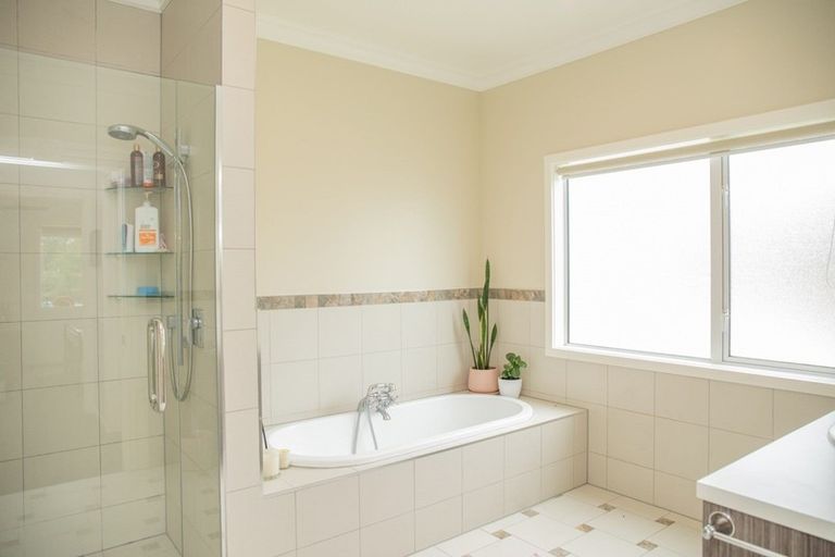 Photo of property in 10 Maple Lane, Martinborough, 5711