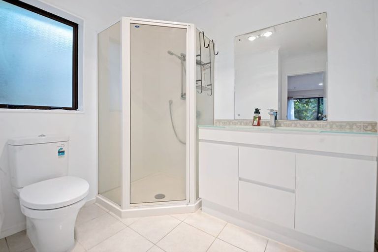 Photo of property in 11 Walter Haddrell Crescent, Flat Bush, Auckland, 2016