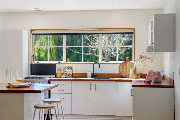 Photo of property in 98 Rahui Road, Otaki, 5512