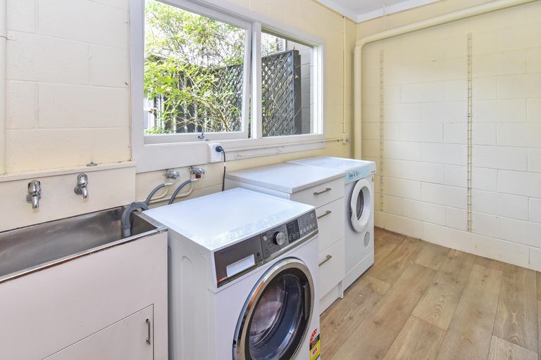 Photo of property in 1/2 Chilton Place, Howick, Auckland, 2014