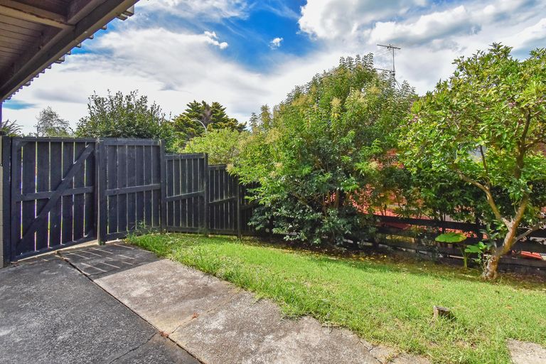 Photo of property in 1/2 Chilton Place, Howick, Auckland, 2014