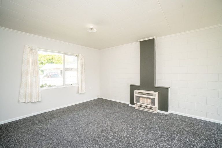 Photo of property in 3 Seddon Street, Takaro, Palmerston North, 4412