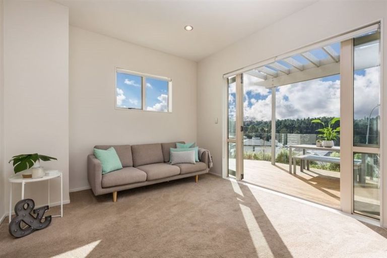 Photo of property in The Rise, 22 Hatfield Place, Albany Heights, Auckland, 0632