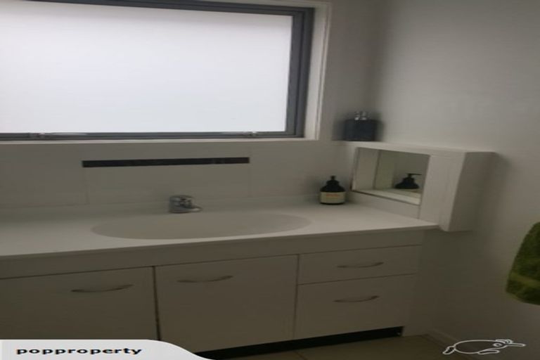 Photo of property in 11a Rahopara Street, Castor Bay, Auckland, 0620