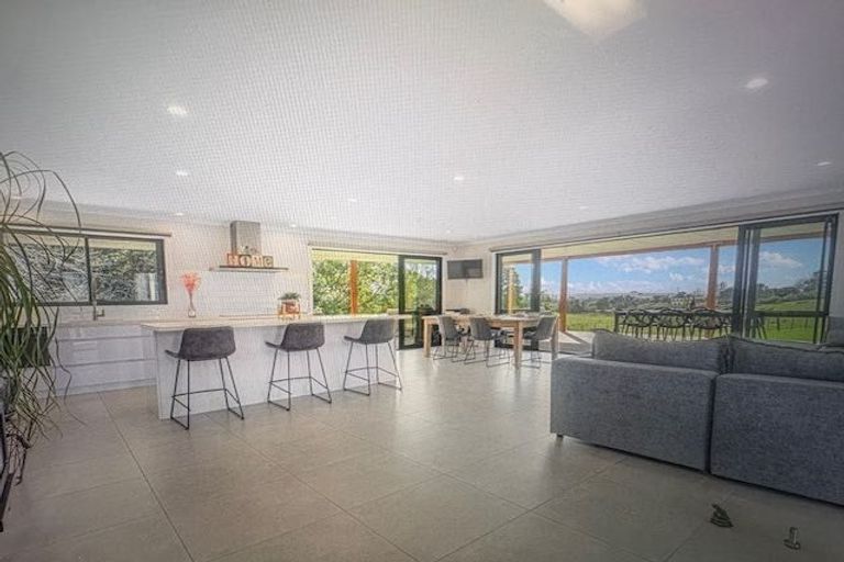 Photo of property in 298 Red Hills Road, Taupaki, Henderson, 0782