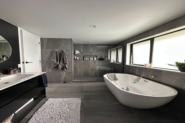 Photo of property in 2/57 Kiwi Esplanade, Mangere Bridge, Auckland, 2022