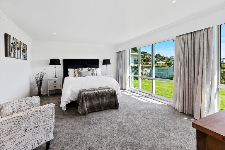 Photo of property in 5 Compass Way, Whitby, Porirua, 5024