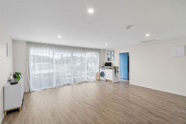 Photo of property in 3a Shillingford Boulevard, Rolleston, 7615