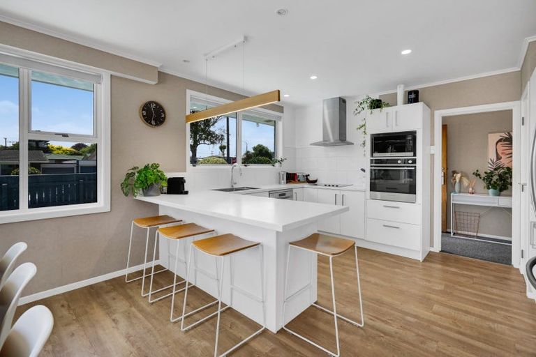 Photo of property in 64 Nevada Drive, Merrilands, New Plymouth, 4312