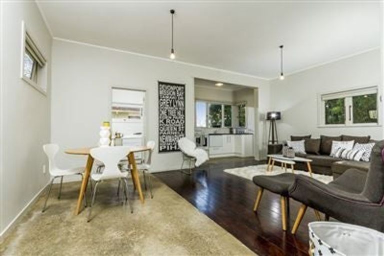 Photo of property in 143 Ocean View Road, Hillcrest, Auckland, 0627