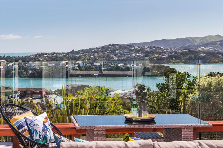 Photo of property in 5 Compass Way, Whitby, Porirua, 5024