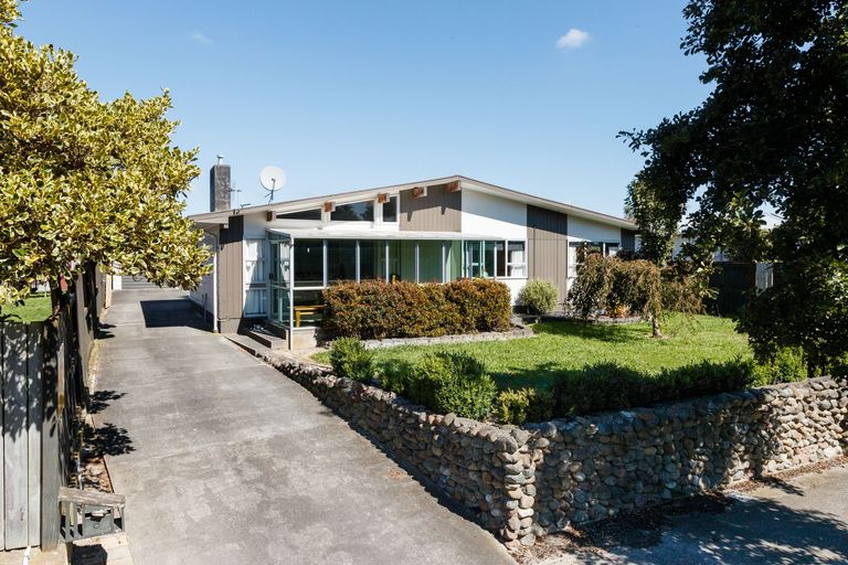 Photo of property in 6 Lyndale Place, Kelvin Grove, Palmerston North, 4414