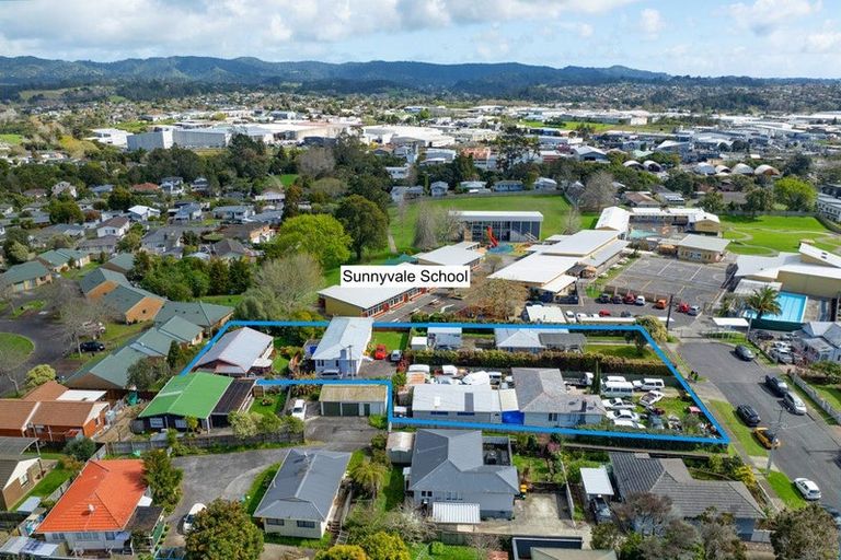 Photo of property in 32 Ribblesdale Road, Henderson, Auckland, 0612