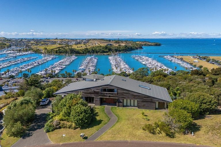 Photo of property in 52 Balboa Drive, Matakatia, Whangaparaoa, 0930