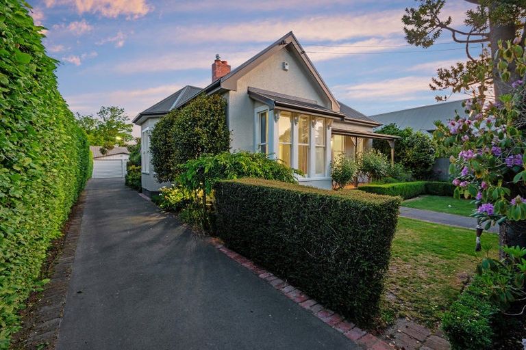 Photo of property in 14 Weston Road, St Albans, Christchurch, 8052