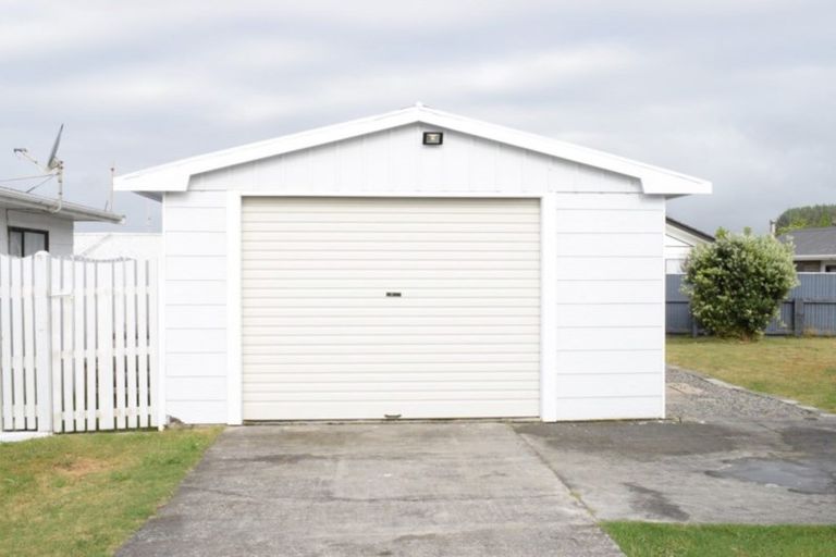 Photo of property in 52 Norfolk Crescent, Otaki Beach, Otaki, 5512