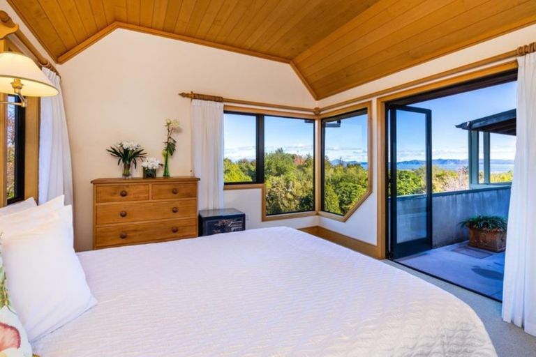 Photo of property in 18 Whakamoenga Point, Acacia Bay, Taupo, 3385