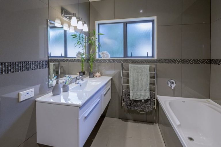 Photo of property in 8 Te Ropata Place, Waikanae Beach, Waikanae, 5036