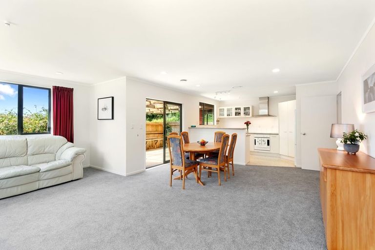Photo of property in 10a Park Avenue, Tawa, Wellington, 5028