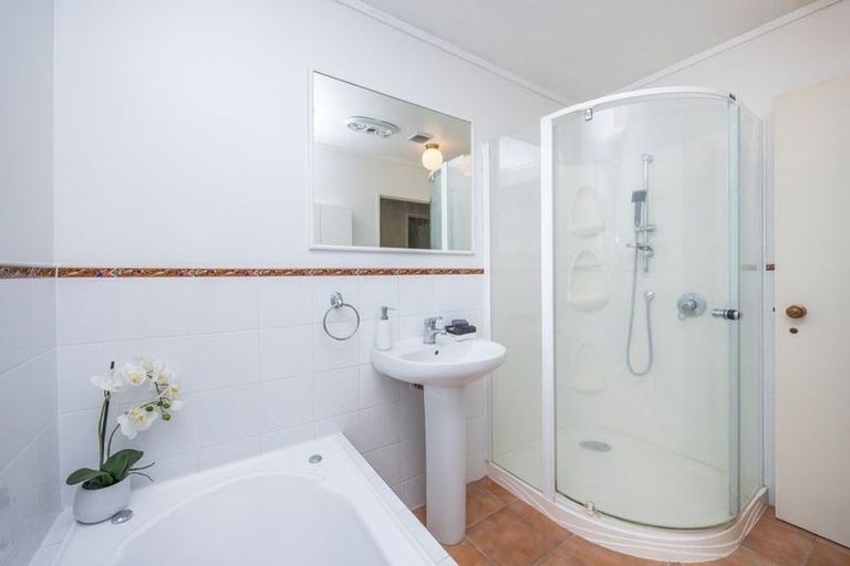 Photo of property in 2 Horoeka Court, Pukete, Hamilton, 3200