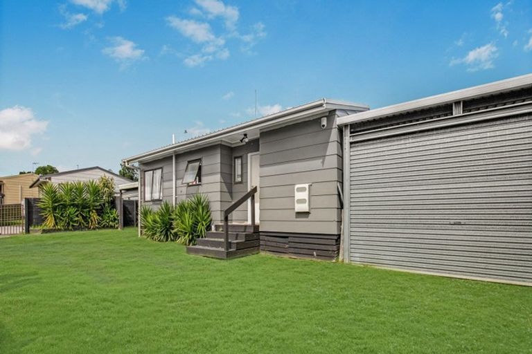 Photo of property in 1/9 Maplesden Drive, Clendon Park, Auckland, 2103