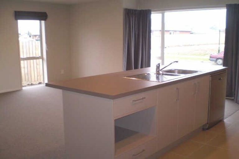 Photo of property in 27 Mokihi Gardens, Hillmorton, Christchurch, 8024