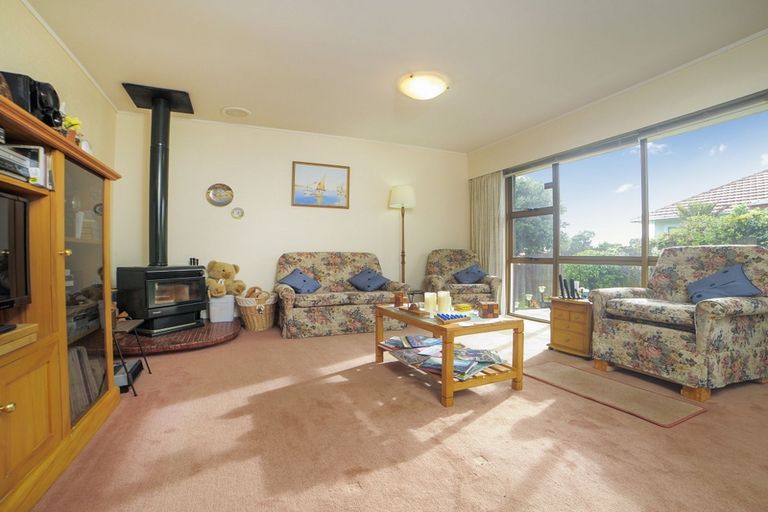 Photo of property in 2/13 Waitaki Street, Henderson, Auckland, 0612