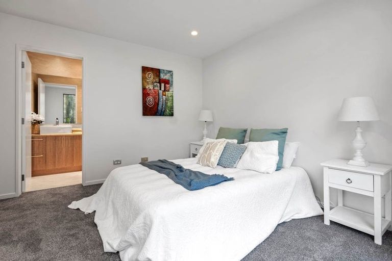 Photo of property in 21 Korokio Lane, Henderson, Auckland, 0612