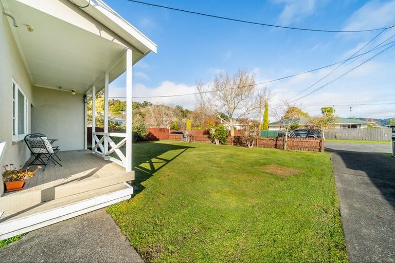 Photo of property in 4 Heretaunga Square, Silverstream, Upper Hutt, 5019