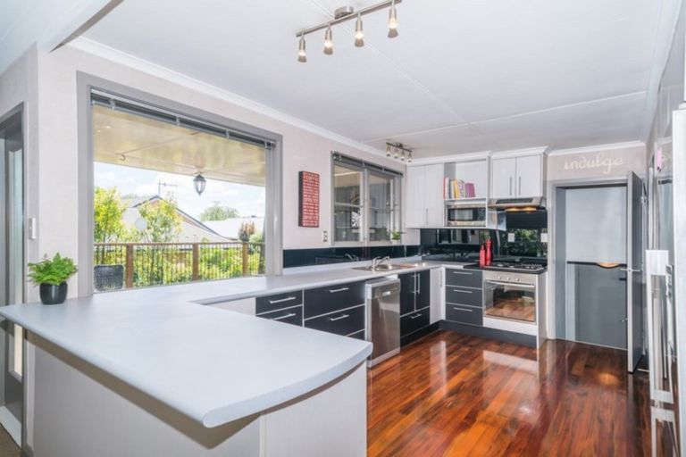Photo of property in 17 Swansea Street, Hokowhitu, Palmerston North, 4410