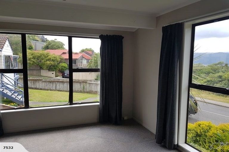 Photo of property in 34 Pekanga Road, Normandale, Lower Hutt, 5010