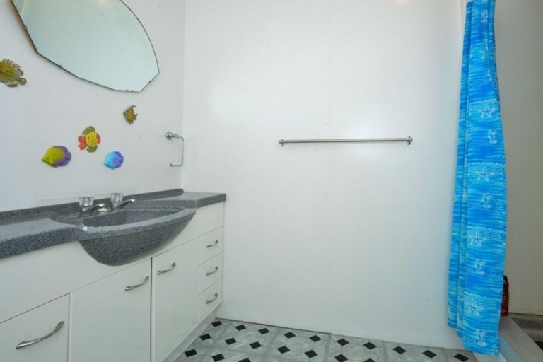 Photo of property in 121 Newcastle Street, Mahia, 4198