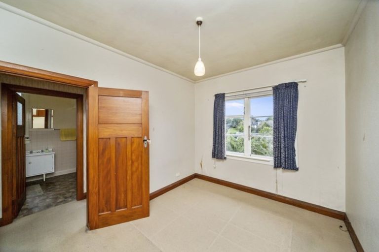 Photo of property in 32 Victoria Road, New Plymouth, 4310