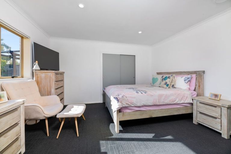 Photo of property in 13 Westglen Place, Ranui, Auckland, 0612